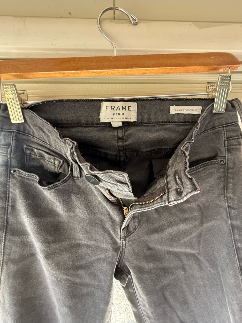 FRAME Denim Le Skinny de Jeanne Jeans in Washed Black size 29 fits like a US 4